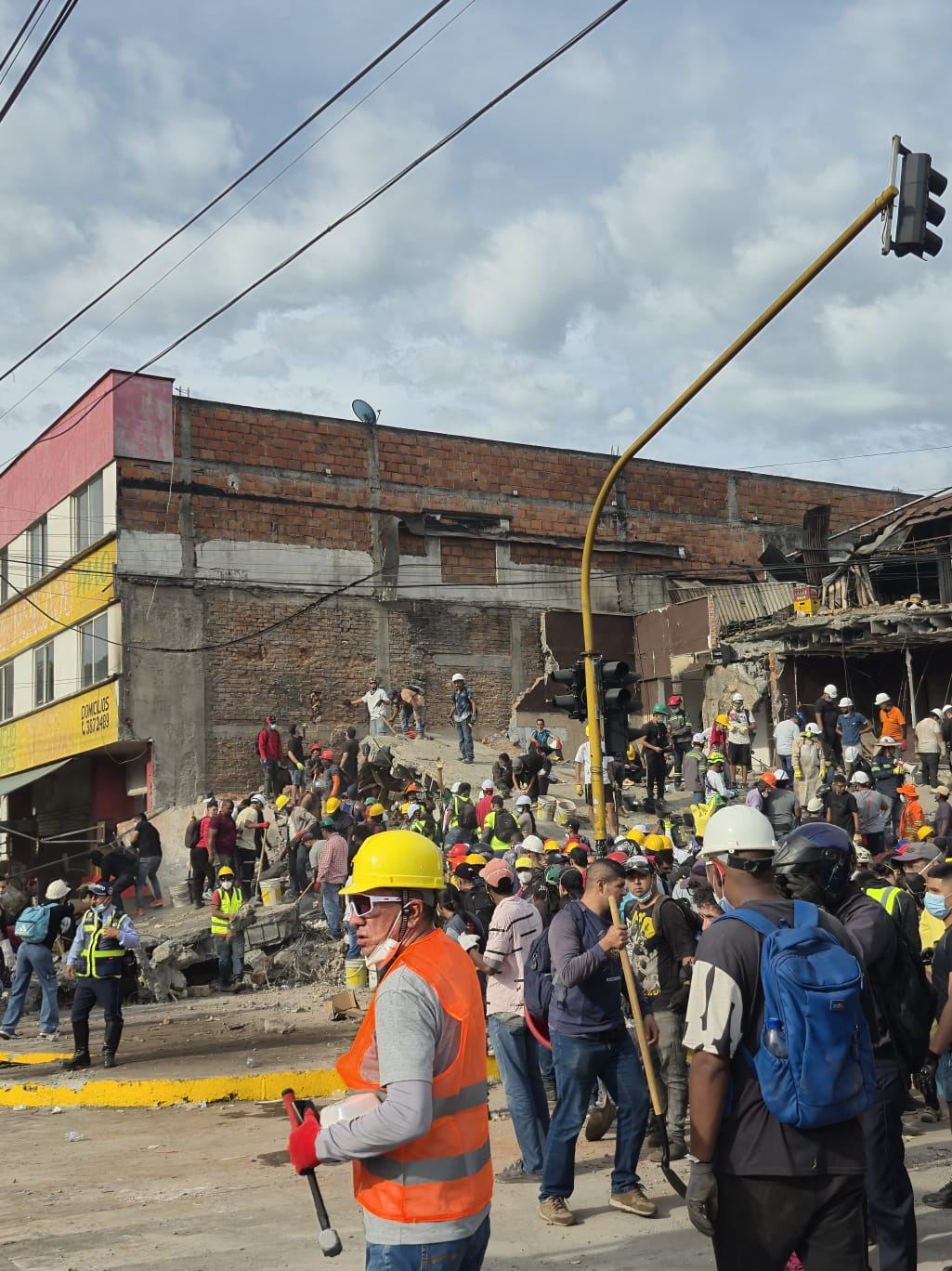 Debris from a building after the August 10, 2026 earthquake in Colombia.